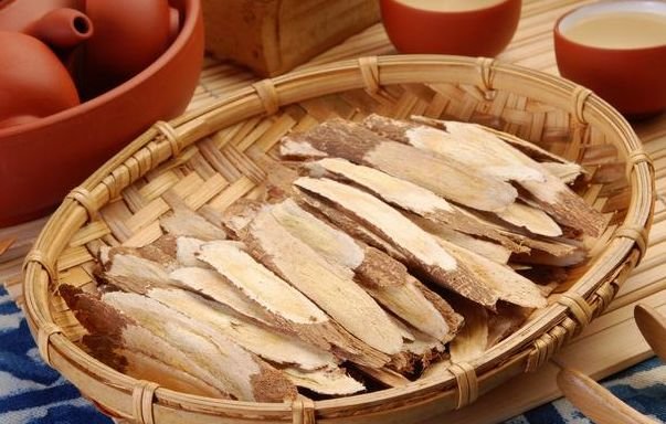 黄芪泡水加一物，女性经常喝两口，补血养颜，人也会越来越年轻 鹿血片 第1张