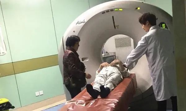新冠病毒“侵犯”你的双肺时，会出现3个征兆，尽快就医才好 鹿血片 第2张