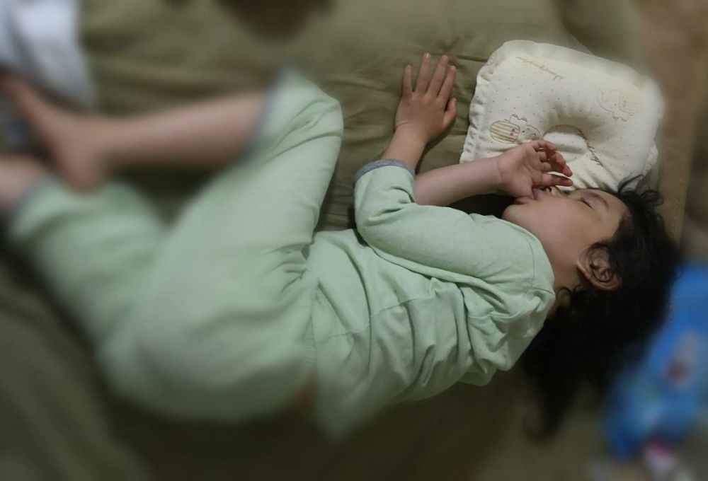 女儿13岁了还在咬指甲，看了心理医生才明白：原来是触觉敏感 鹿血片 第2张