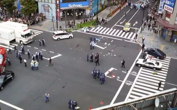 驾车冲撞人群致5死13伤，无差别杀人有多可怕？ 鹿血片 第3张