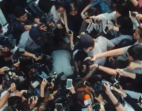 驾车冲撞人群致5死13伤，无差别杀人有多可怕？ 鹿血片 第5张